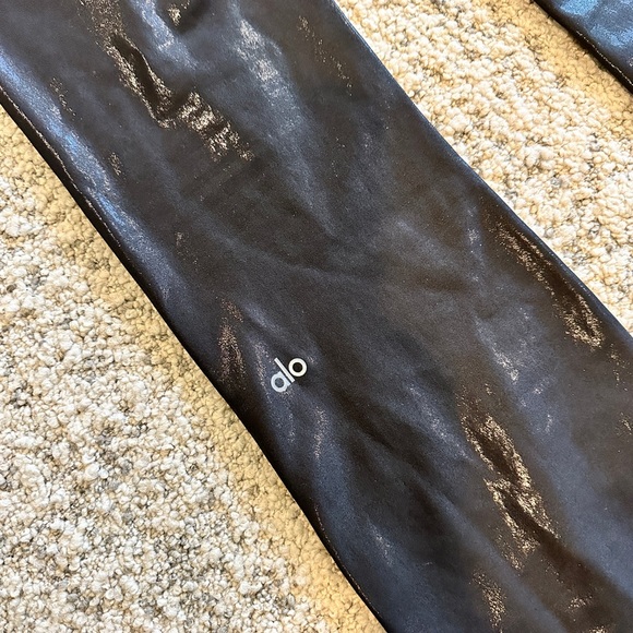 Alo flared bootcut leggings- high shine - Picture 2 of 5